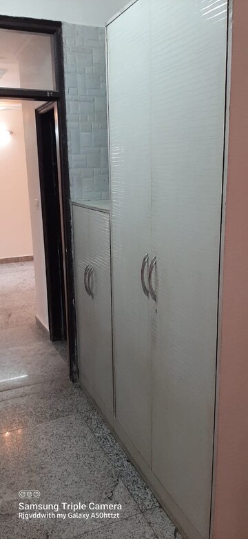  3 BHK Builder Floor at Paryavaran Complex – for Rent