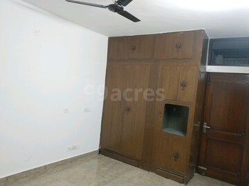 Furnished Amenities in 3 BHK Builder Floor at Sector 27 – for Rent