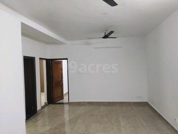 Room in 3 BHK Builder Floor at Sector 27 – for Rent