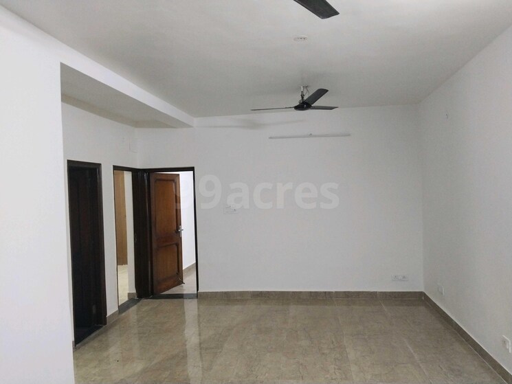 Room, sector 27 3 Bedroom 250 Sq.Mt. Builder Floor In Sector 27 Noida 9016011