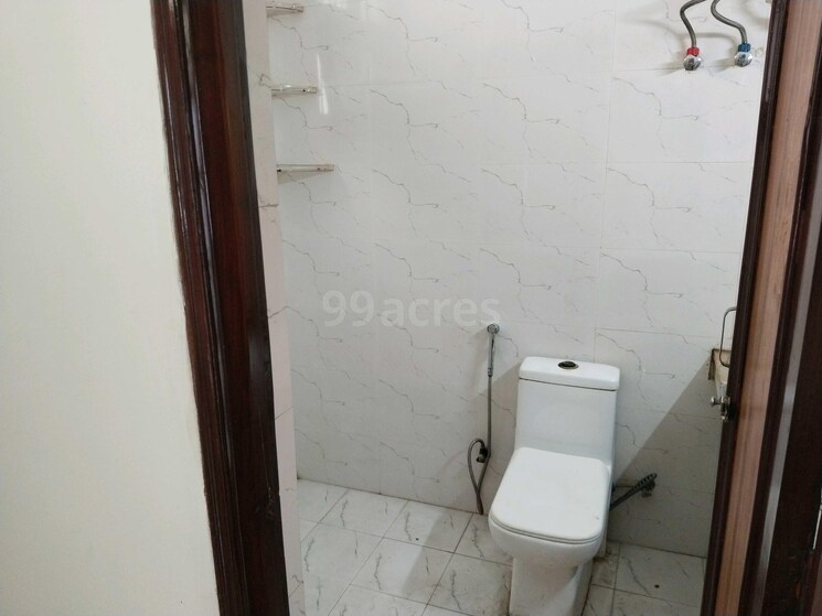 Bathroom, sector 27 3 Bedroom 250 Sq.Mt. Builder Floor In Sector 27 Noida 9016011