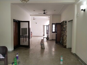 Room in 3 BHK Builder Floor at Sector 27 – for Rent