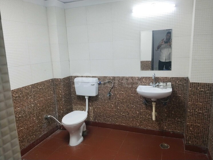 Bathroom, sector 27 3 Bedroom 250 Sq.Mt. Builder Floor In Sector 27 Noida 9016011