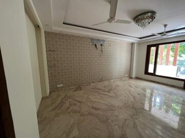 Room in 3 BHK Builder Floor at Sushant Lok 3, Sector 57 – for Rent