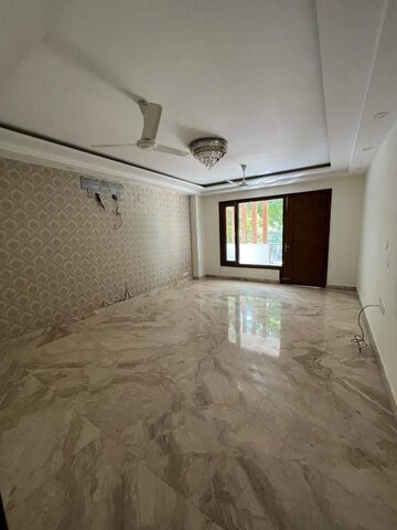 Room in 3 BHK Builder Floor at Sushant Lok 3, Sector 57 – for Rent