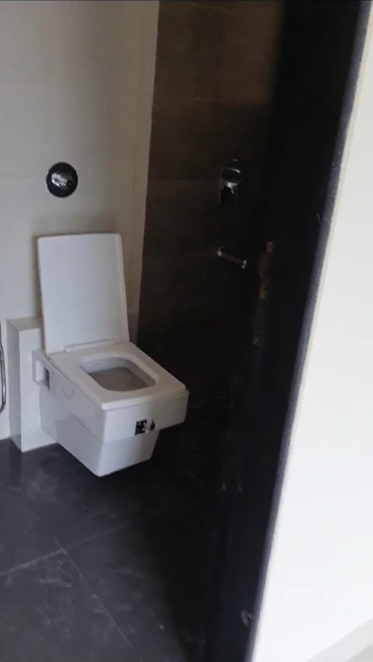 Bathroom, conwood-astoria 1 Bedroom 465 Sq.Ft. Apartment In Goregaon East Mumbai 9016088