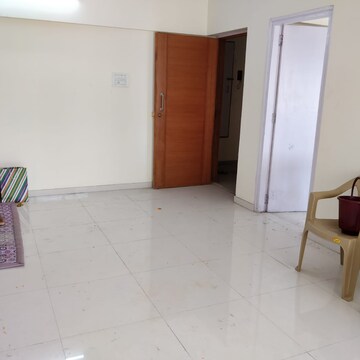 Room in 1 BHK Apartment at Conwood Astoria, Goregaon East – for Rent
