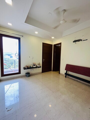 Room in 4 BHK Builder Floor at Sushant Lok Iii – for Rent