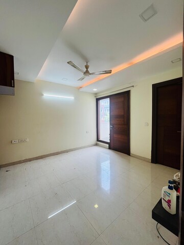 Room in 4 BHK Builder Floor at Sushant Lok Iii – for Rent
