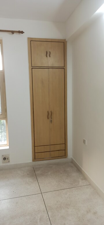 Furnished Amenities in 4 BHK Apartment at Tarika CGHS, Sector 43 – for Rent