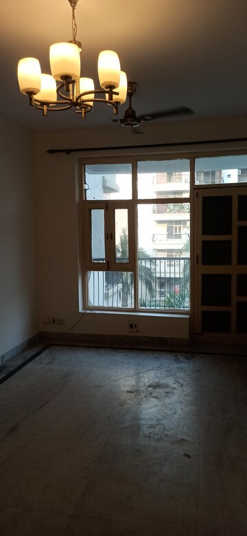 Room in 4 BHK Apartment at Tarika CGHS, Sector 43 – for Rent