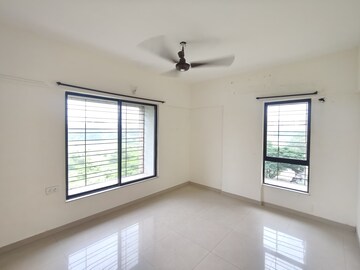 Room in 2.5 BHK Apartment at Kumar Kruti, Kalyani Nagar – for Rent