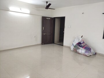 Room in 2.5 BHK Apartment at Kumar Kruti, Kalyani Nagar – for Rent