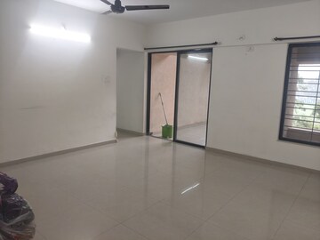 Room in 2.5 BHK Apartment at Kumar Kruti, Kalyani Nagar – for Rent