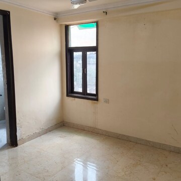 Room in 3 BHK Independent House at Sector 37 – for Rent