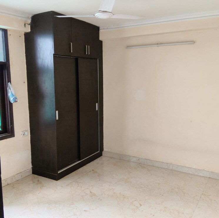 Room, sector 37 3 Bedroom 2000 Sq.Ft. Independent House In Sector 37 Faridabad 9016146