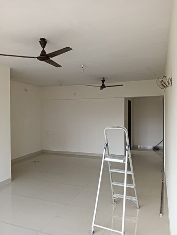 Furnished Amenities in 2.5 BHK Apartment at Arjun CHS Vasant Vihar, Vasant Vihar – for Sale