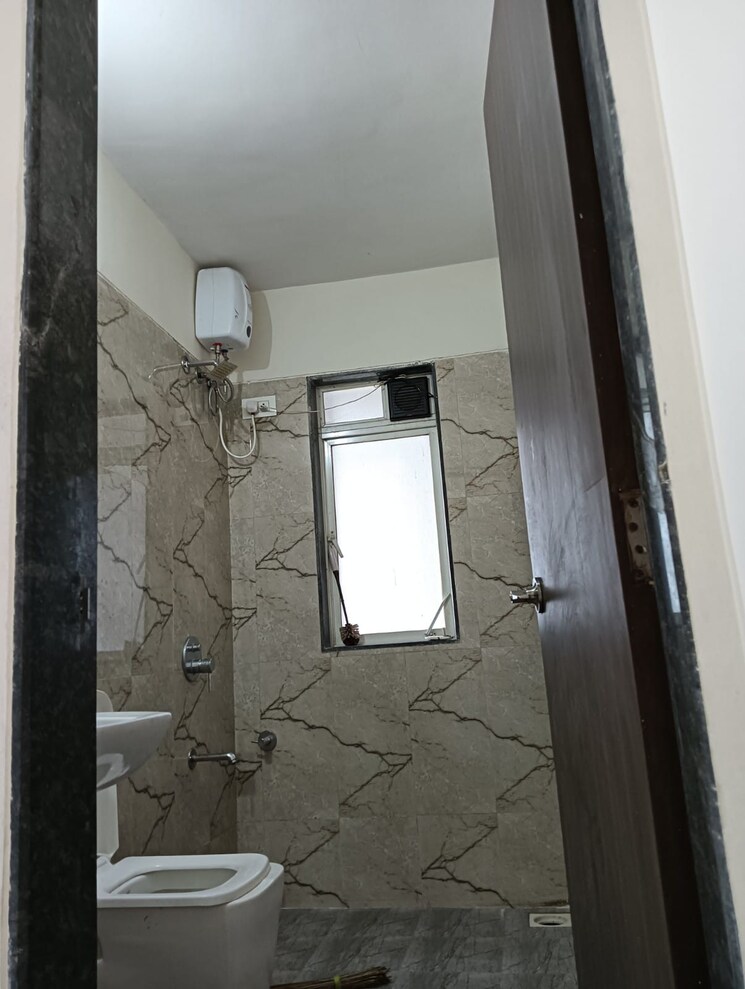 Bathroom, arjun-chs-vasant-vihar 2.5 Bedroom 1000 Sq.Ft. Apartment In Vasant Vihar Thane 9016125