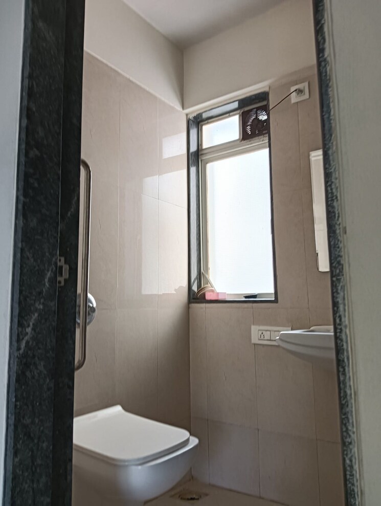 Bathroom, arjun-chs-vasant-vihar 2.5 Bedroom 1000 Sq.Ft. Apartment In Vasant Vihar Thane 9016125