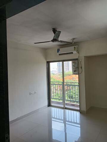 Room in 2.5 BHK Apartment at Arjun CHS Vasant Vihar, Vasant Vihar – for Sale