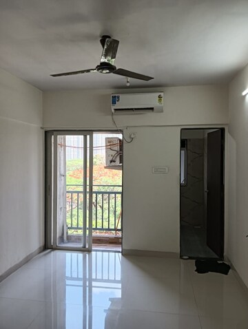 Room in 2.5 BHK Apartment at Arjun CHS Vasant Vihar, Vasant Vihar – for Sale