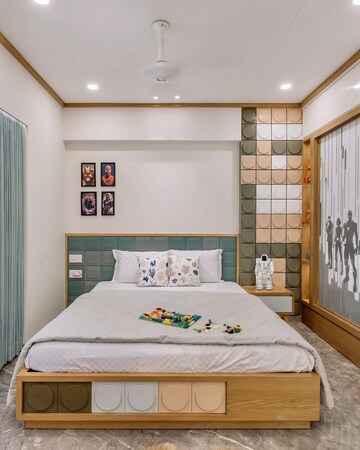 Bedroom in 4 BHK Apartment at Andheri West – for Rent