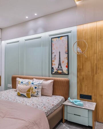 Bedroom in 4 BHK Apartment at Andheri West – for Rent