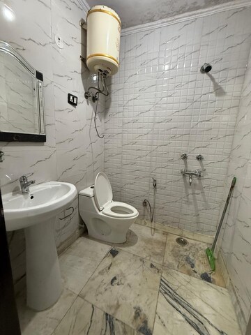 Bathroom in 1 BHK Builder Floor at Saket – for Rent