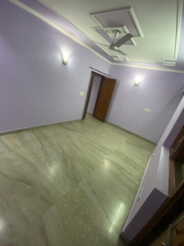 Room in 3 BHK Builder Floor at Safdarjung Enclave – for Rent