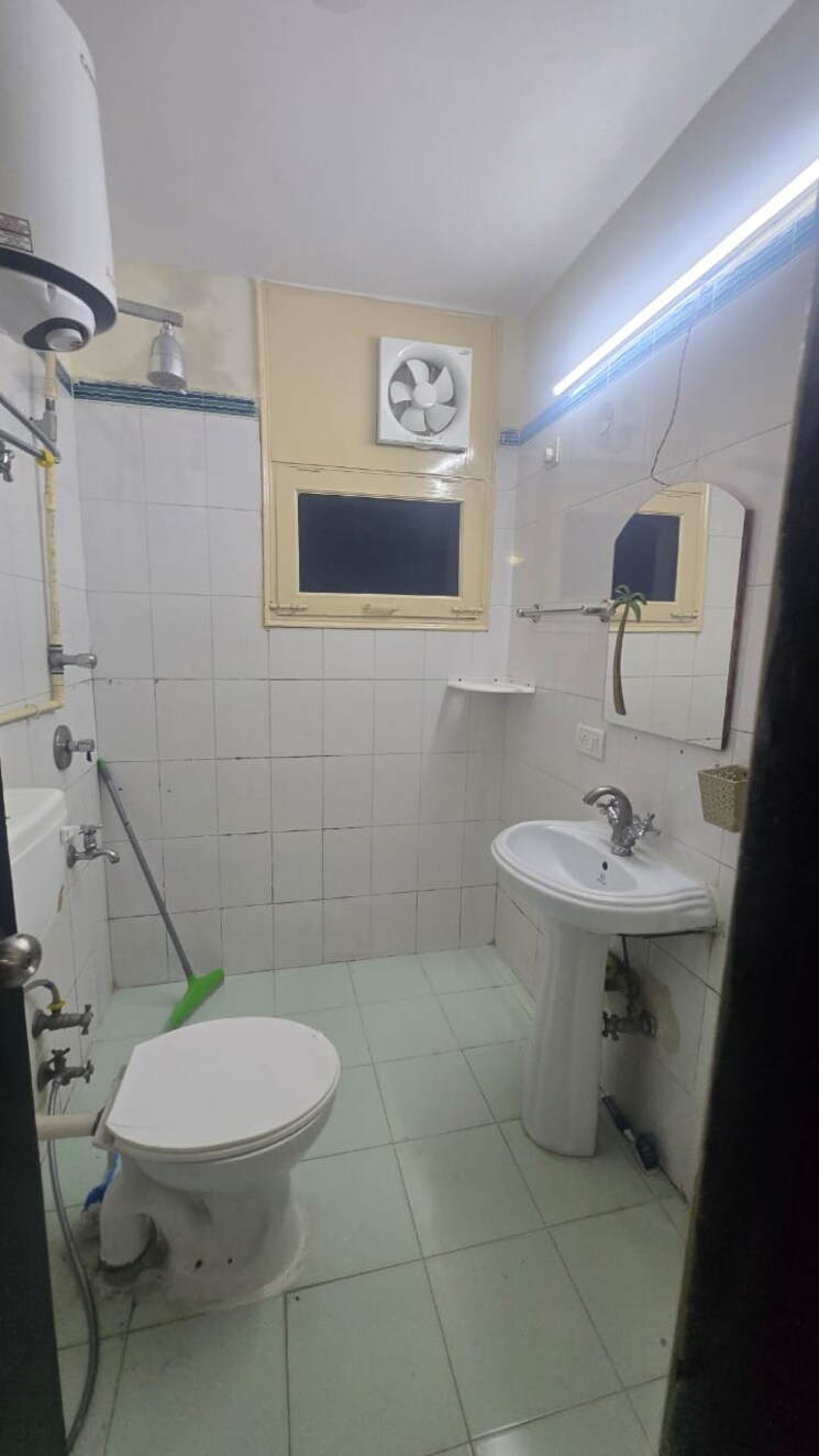 Bathroom, tarika-cghs 4 Bedroom 2800 Sq.Ft. Apartment In Sector 43 Gurgaon 9016195