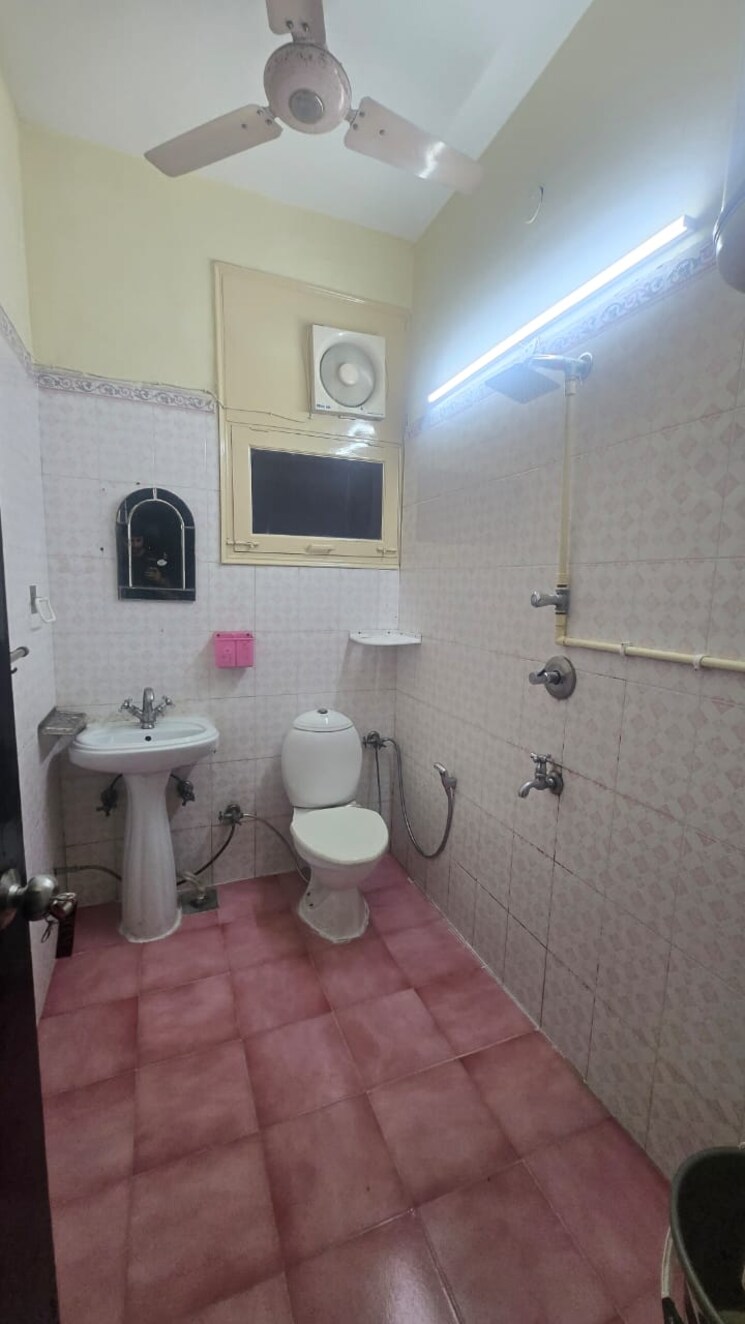 Bathroom, tarika-cghs 4 Bedroom 2800 Sq.Ft. Apartment In Sector 43 Gurgaon 9016195