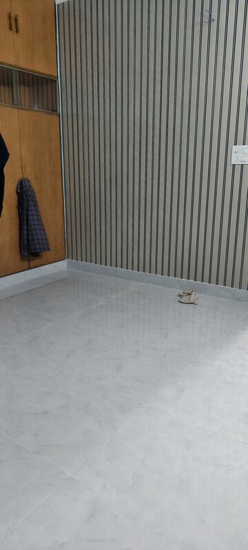 Room in 2 BHK Builder Floor at Lajpat Nagar – for Rent