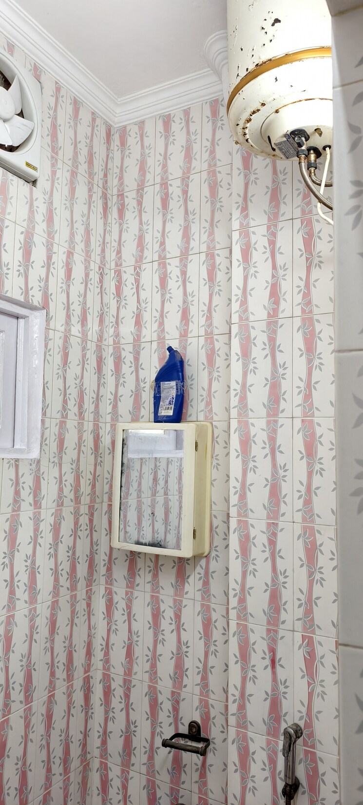 Bathroom, lajpat nagar 2 Bedroom 900 Sq.Ft. Builder Floor In Lajpat Nagar Delhi 9016228