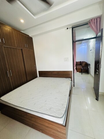 Furnished Amenities in 1 BHK Apartment at Vaishali Sector 5 – for Rent