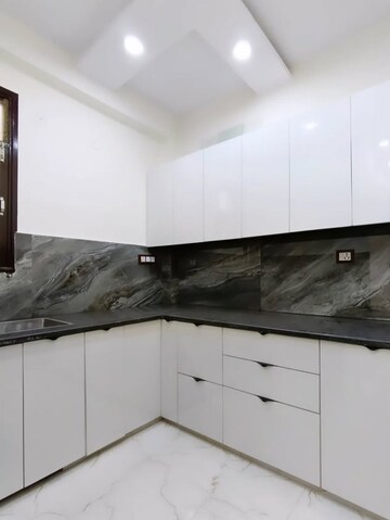 Kitchen in 3 BHK Independent House at BPTP Amstoria, Sector 102 – for Rent