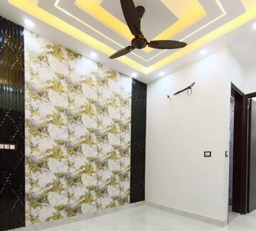 Room in 3 BHK Independent House at BPTP Amstoria, Sector 102 – for Rent