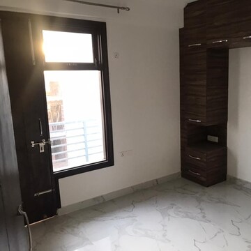 Room in 3 BHK Builder Floor at Sushant Lok Iii – for Rent