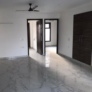 Room in 3 BHK Builder Floor at Sushant Lok Iii – for Rent