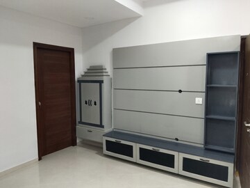 Room in 3 BHK Apartment at SR Residency Madhapur, Madhapur – for Rent