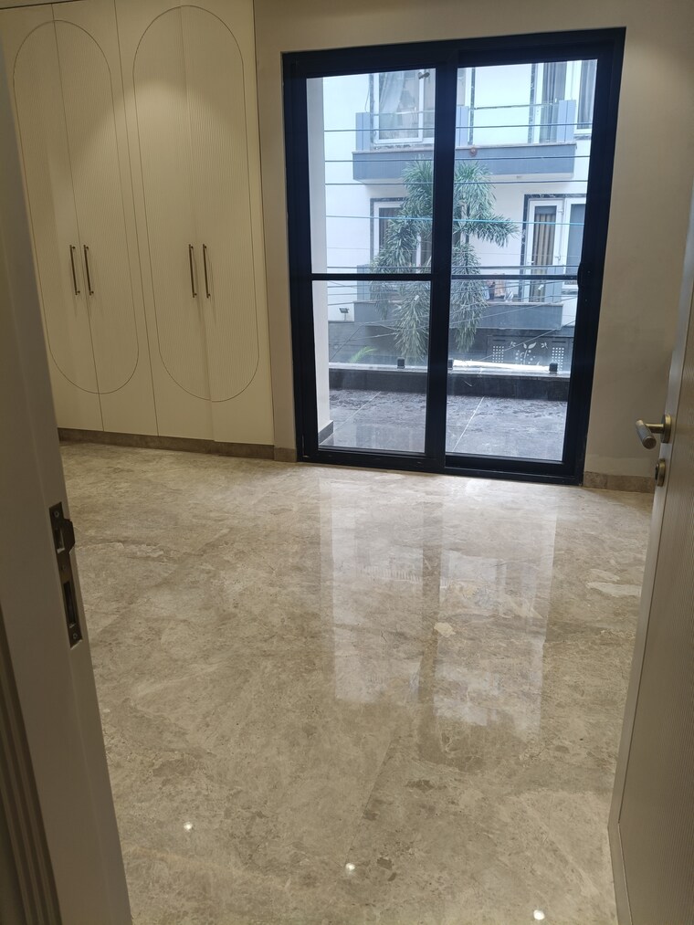 Room, surajmal vihar 3 Bedroom 200 Sq.Yd. Builder Floor In Surajmal Vihar Delhi 9016327