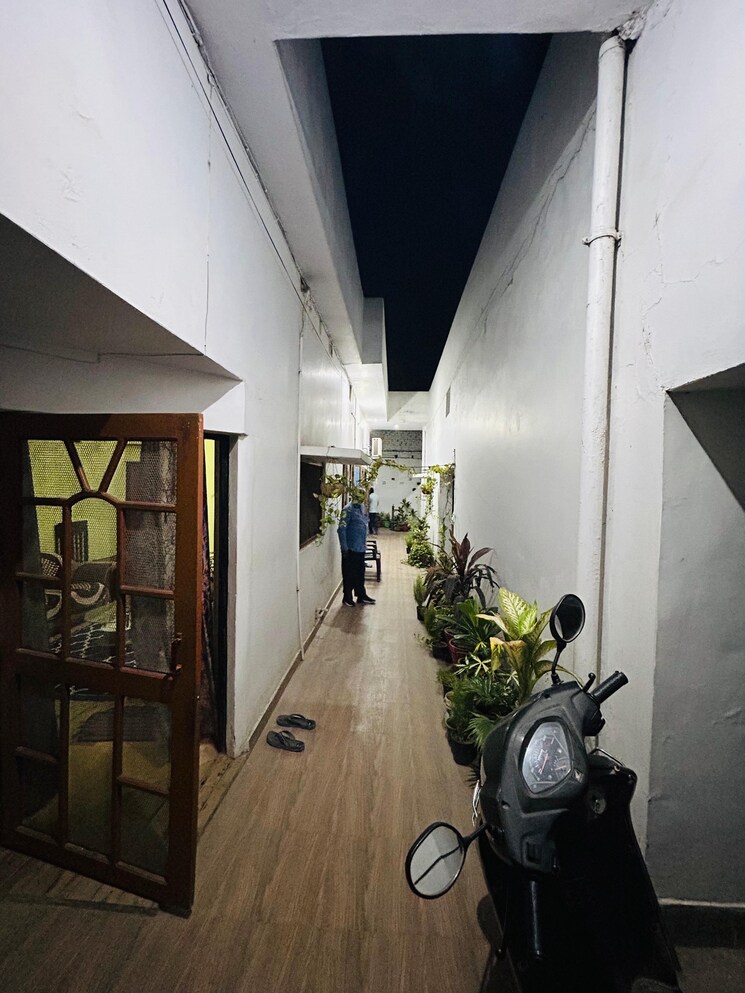  Parking, gomti nagar 4 Bedroom 1800 Sq.Ft. Independent House In Gomti Nagar Lucknow 9016345