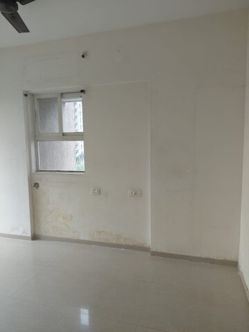 Room in 3 BHK Apartment at Rosa Gardenia, Ghodbunder Road – for Rent