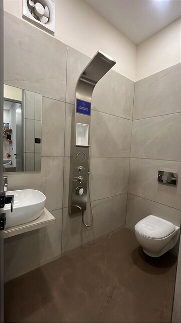 Master Bedroom in 2 BHK Apartment at Andheri West – for Rent