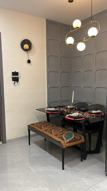 Team Area in 2 BHK Apartment at Andheri West – for Rent