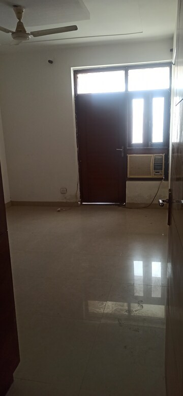 Room in 4 BHK Apartment at Anand Niketan CGHS, Sector 52 – for Rent