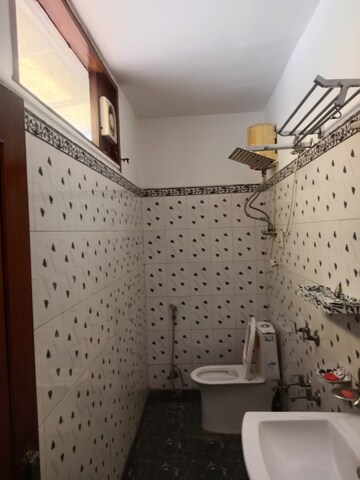 Team Area in 1 BHK Builder Floor at Saket – for Rent
