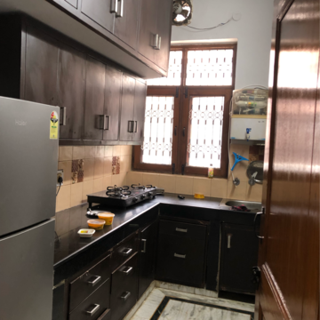 Kitchen in 2.5 BHK Villa at Sector 21 – for Rent