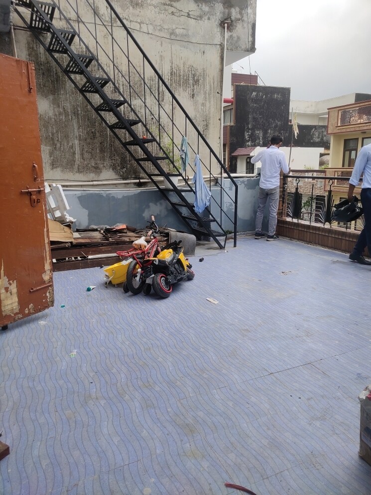  Parking, sector 41 2 Bedroom 1200 Sq.Ft. Independent House In Sector 41 Noida 9016408