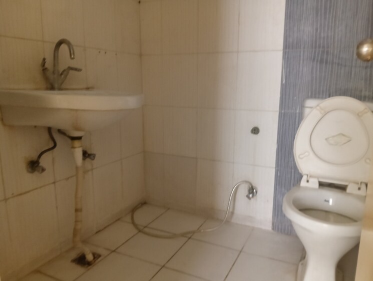 Bathroom, landcraft-golflinks-plaza 3 Bedroom 1630 Sq.Ft. Apartment In Pandav Nagar Ghaziabad 9016438