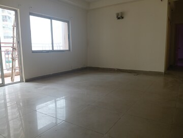 Room in 3 BHK Apartment at Landcraft Golflinks Plaza, Pandav Nagar – for Rent